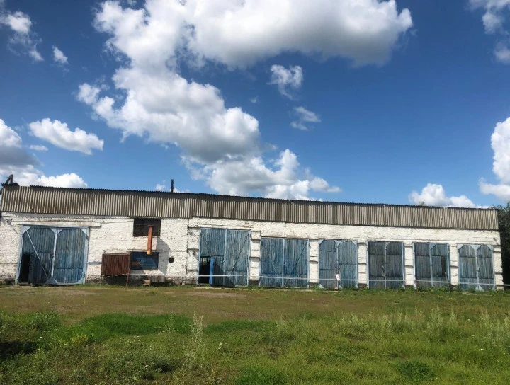 Продается нежилое здание (Гараж), 490,5 кв. м с ЗУ, 1 754 кв. м, Красноярский кр., с. Сухобузимское, ул. Ленина, дом 82